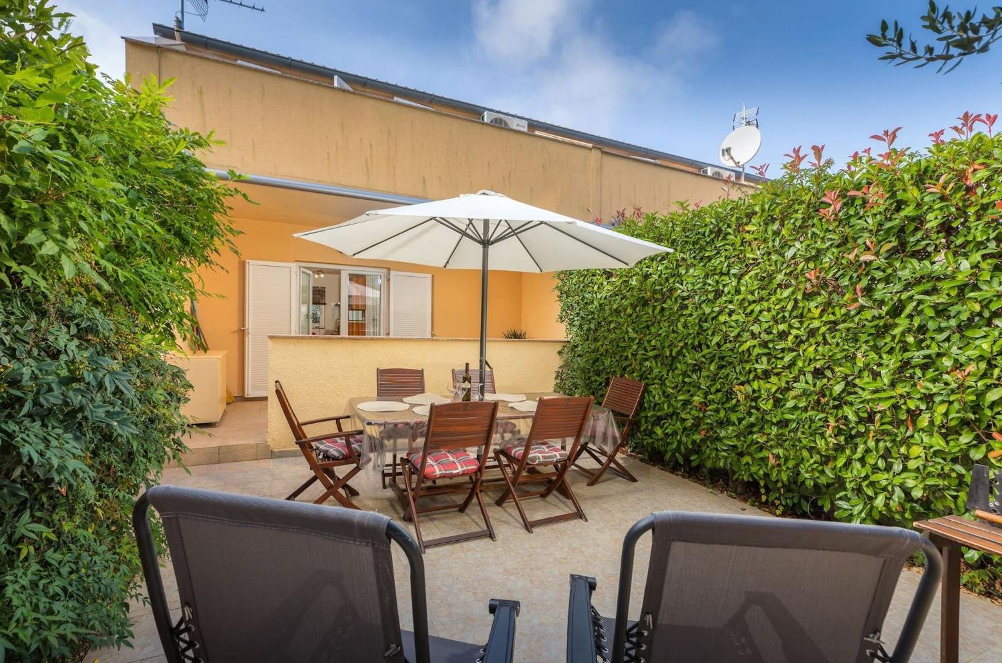 Apartment Buneta With Relaxing Outdoor Area Liznjan Luaran gambar