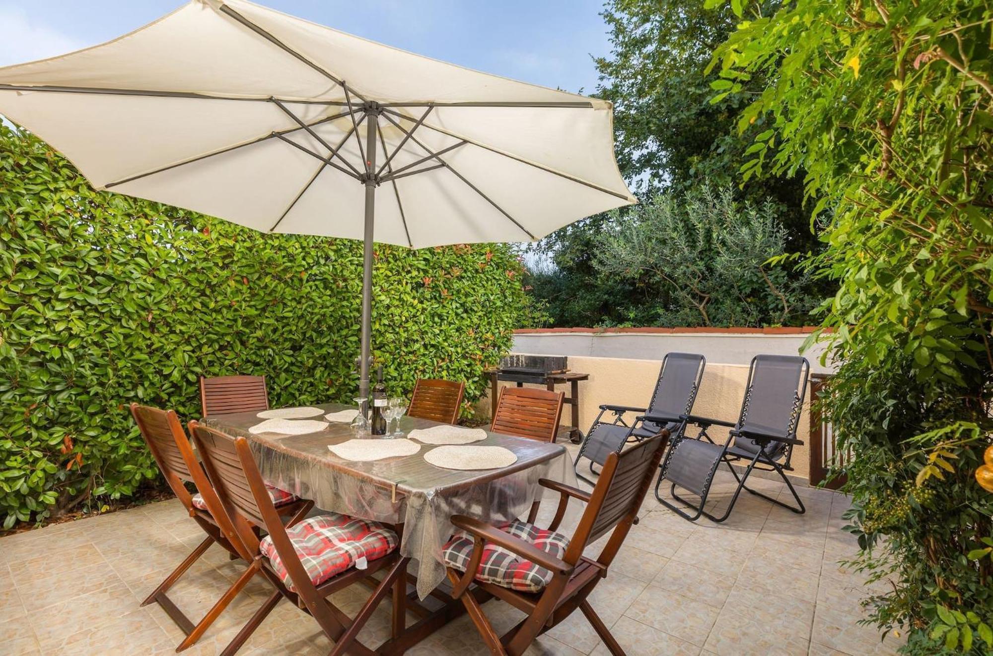 Apartment Buneta With Relaxing Outdoor Area Liznjan Luaran gambar